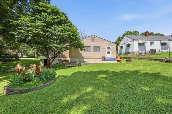 519 S Willow AVE, Sugar Creek, MO 64053