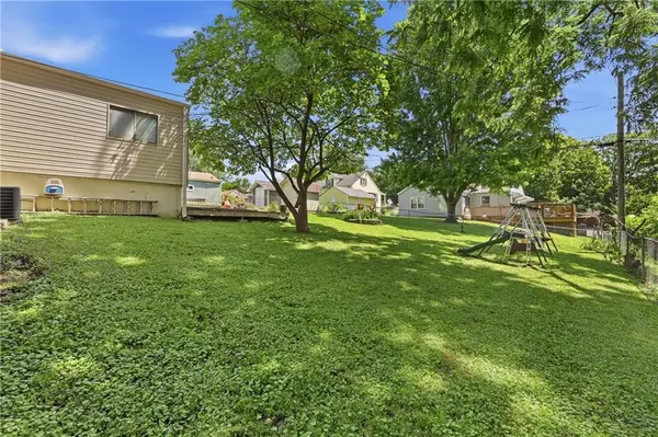 519 S Willow AVE, Sugar Creek, MO 64053