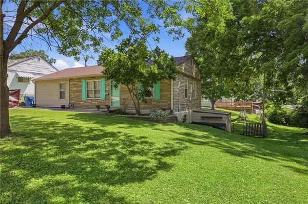 519 S Willow AVE, Sugar Creek, MO 64053