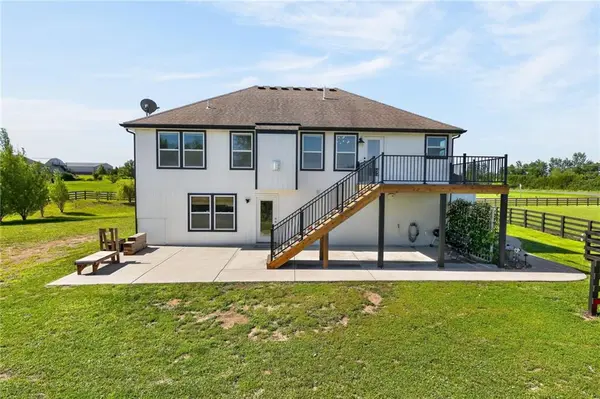 16956 Auburn CT, Bonner Springs, KS 66012