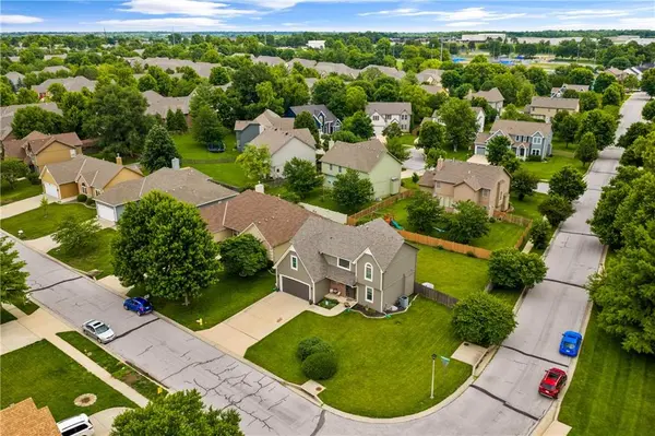 15337 S Greenwood ST, Olathe, KS 66062