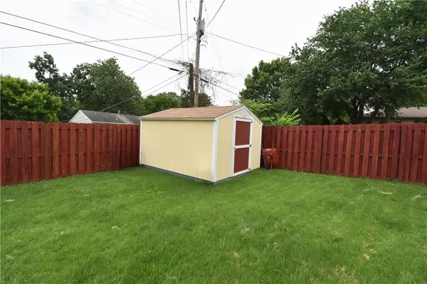 2710 Southeast TRL, St Joseph, MO 64506