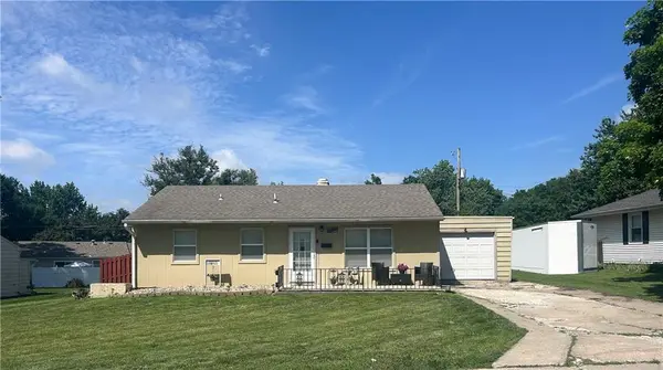 2710 Southeast TRL, St Joseph, MO 64506