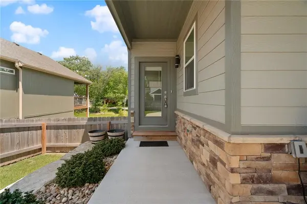 8462 Peoria ST, De Soto, KS 66018