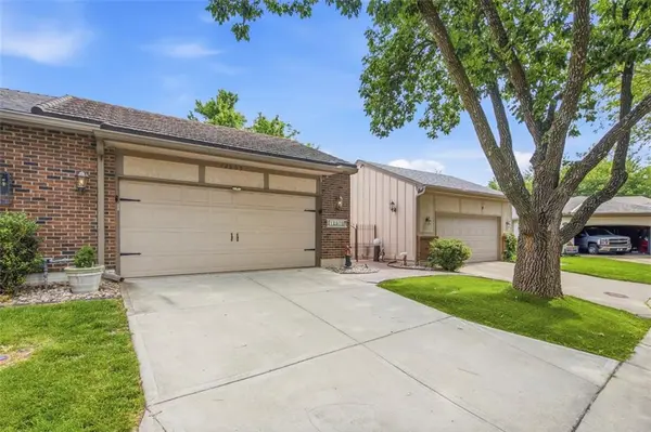12809 Cambridge RD, Leawood, KS 66209