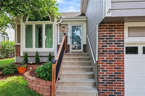 21620 W 53rd ST, Shawnee, KS 66226