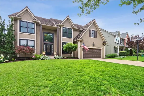 10701 W 128th PL, Overland Park, KS 66213