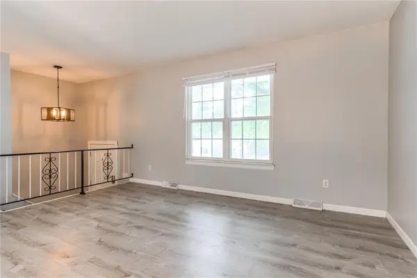 9404 NW 59th TER, Parkville, MO 64152