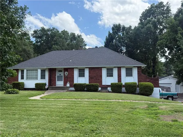 11805 E 48th ST, Kansas City, MO 64133