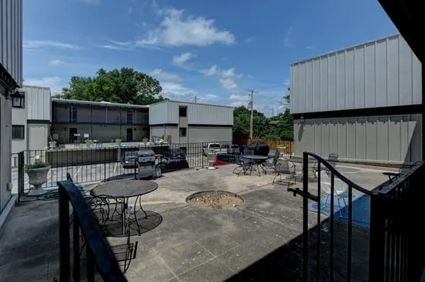 4157 Roanoke RD #12, Kansas City, MO 64111