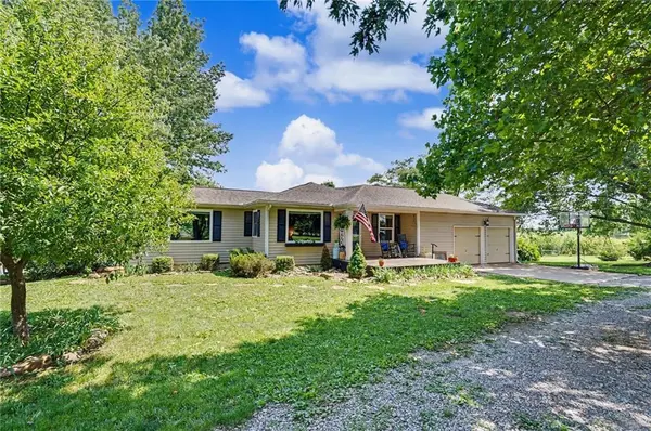 1748 E 800th RD, Lawrence, KS 66049