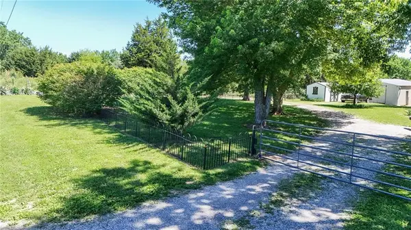 1748 E 800th RD, Lawrence, KS 66049