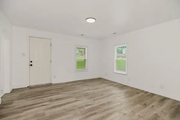 5201 NE 45th TER, Kansas City, MO 64117