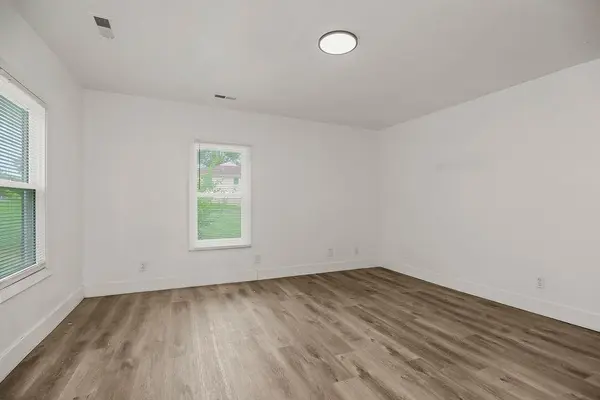 5201 NE 45th TER, Kansas City, MO 64117