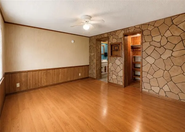 4904 W Christie CIR, Blue Springs, MO 64015