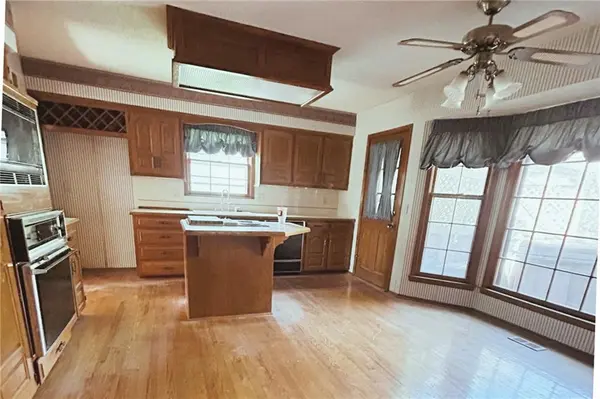 11651 Grant DR, Overland Park, KS 66210