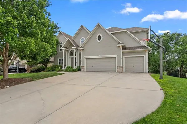 5307 W 165th TER, Overland Park, KS 66085