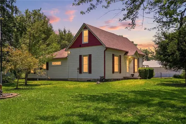 12472 Saline RD, Winchester, KS 66097