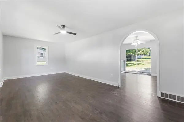 1813 N Farview DR, Independence, MO 64058