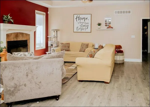 209 Westgate CIR, Warrensburg, MO 64093