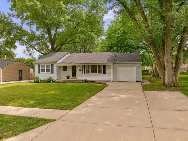 5723 W 70th ST, Overland Park, KS 66204