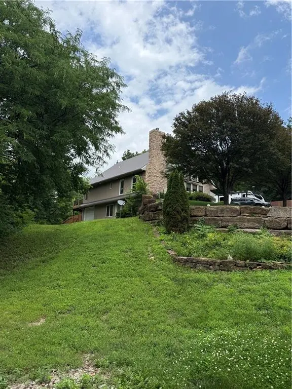 22700 E Blue Mills RD, Independence, MO 64058