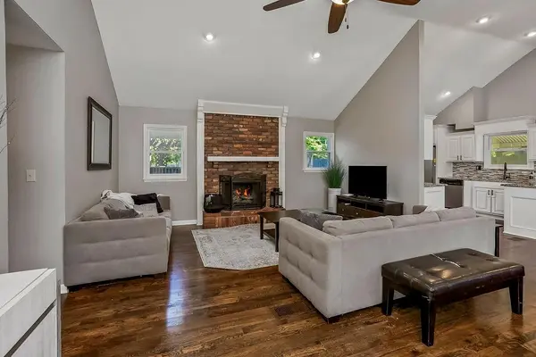 11300 NW 60 ST, Parkville, MO 64152