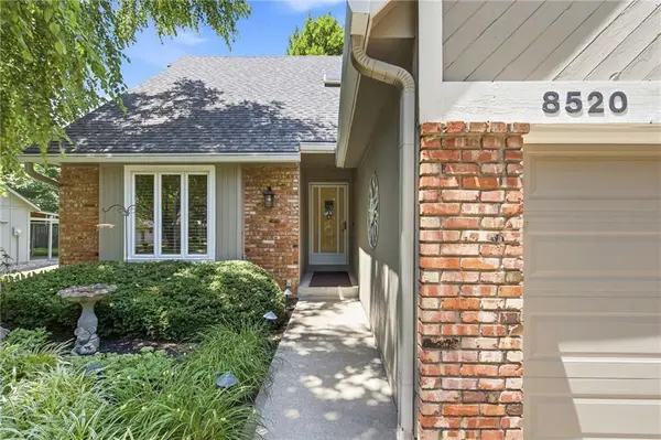 8520 Darnell ST, Lenexa, KS 66215