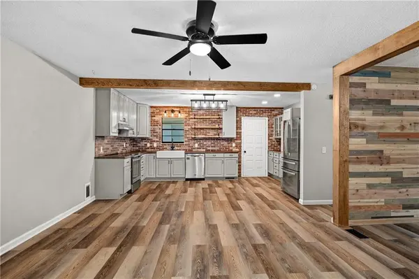 2710 Roma LN, Country Club, MO 64505