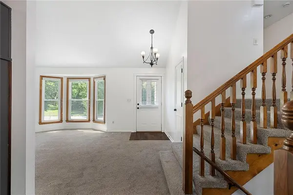 15820 W 123rd ST, Olathe, KS 66062