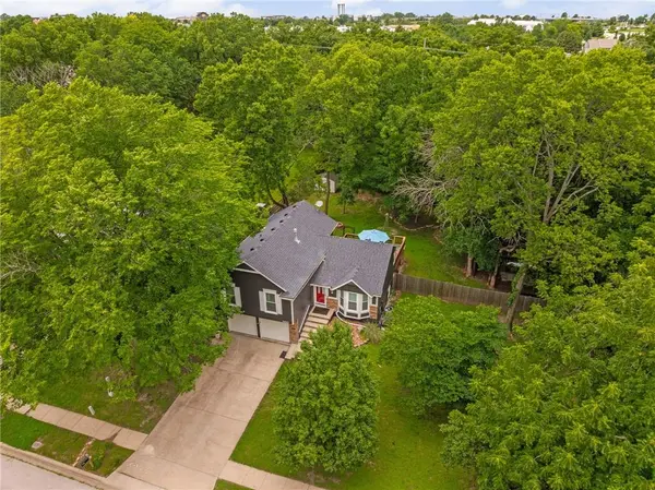 15820 W 123rd ST, Olathe, KS 66062