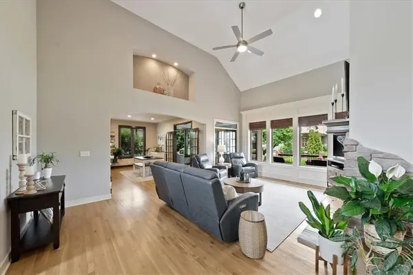 9153 Shady Bend RD, Lenexa, KS 66227