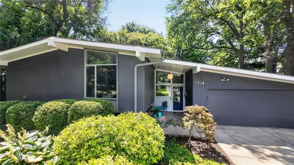 7714 Fairway ST, Prairie Village, KS 66208