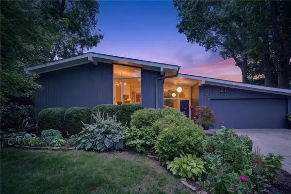 7714 Fairway ST, Prairie Village, KS 66208