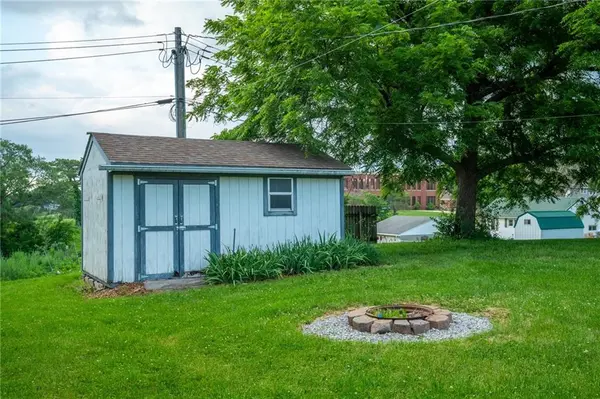 409 W Van Buren ST, Gallatin, MO 64640