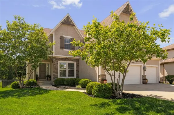 8608 W 165 PL,  Overland Park,  KS 66085