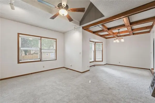 9017 CRESCENT CT, Kansas City, MO 64138