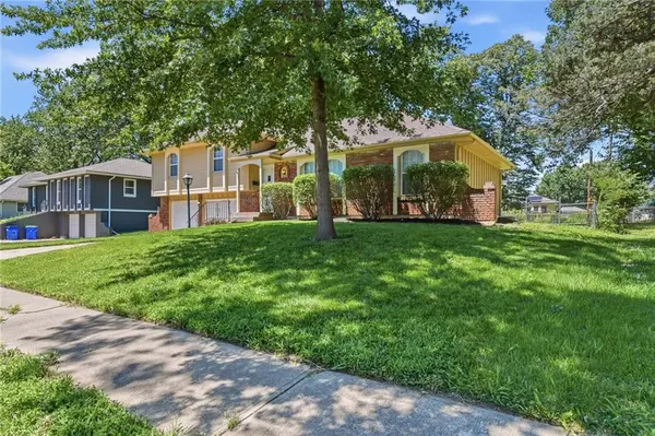 7408 E 127th PL, Grandview, MO 64030