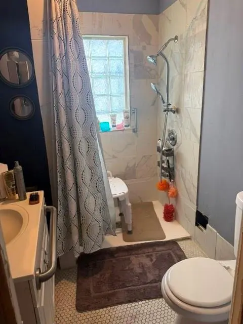 3239 E 29 ST, Kansas City, MO 64128
