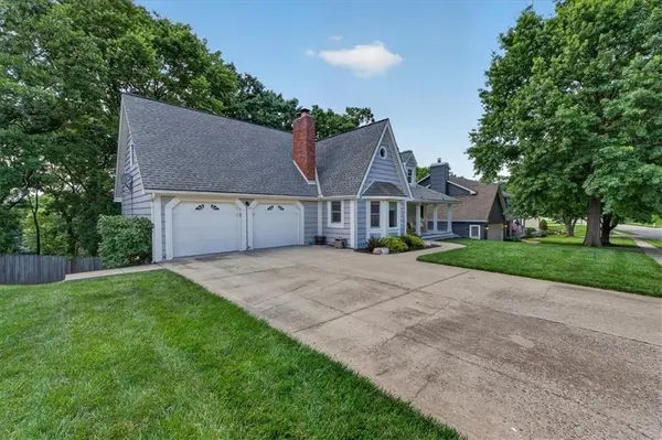 606 Camelot DR, Liberty, MO 64068