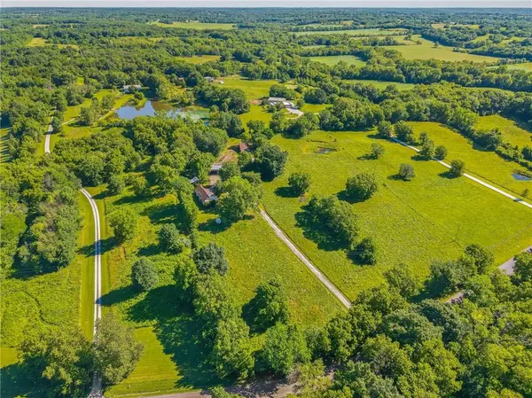 13424 Henson RD, Holt, MO 64048