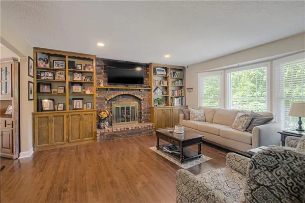204 S Brittany DR, Olathe, KS 66061