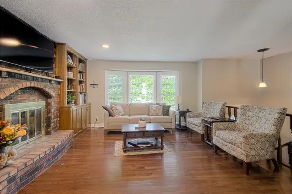 204 S Brittany DR, Olathe, KS 66061