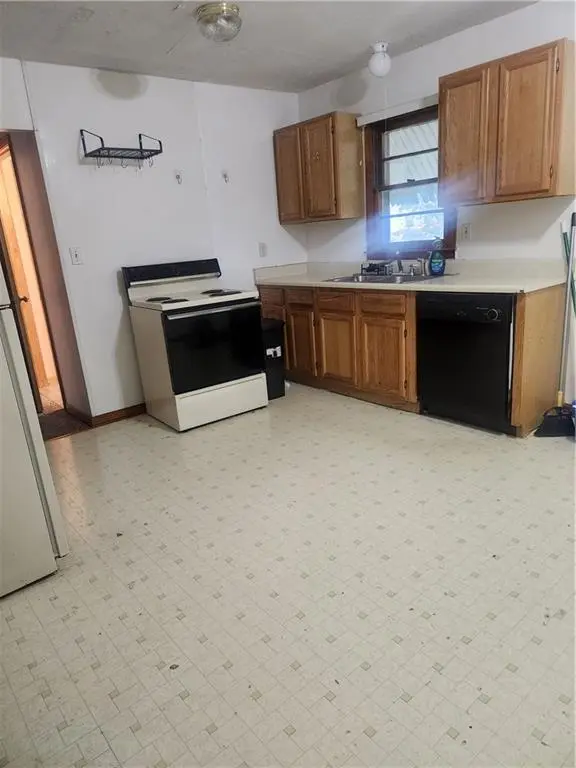709 W South ST, Harrisonville, MO 64701