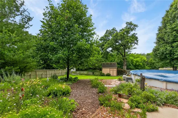 2301 Woodland CIR, Kearney, MO 64060