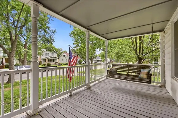 606 E Peoria ST, Paola, KS 66071