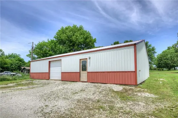 2010 W 21st ST, Galena, KS 66739