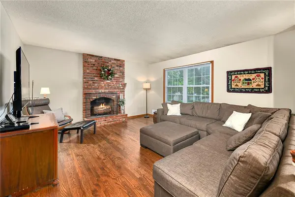 9917 W 65th PL, Merriam, KS 66203