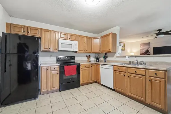 1801 Maple LN, Lawrence, KS 66046