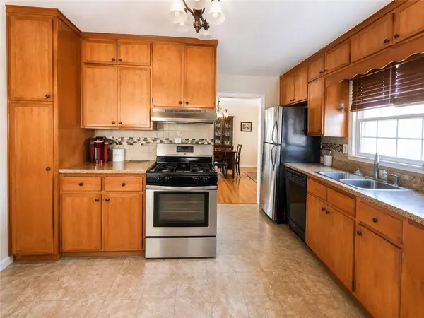 1709 NE 69 TER, Gladstone, MO 64118